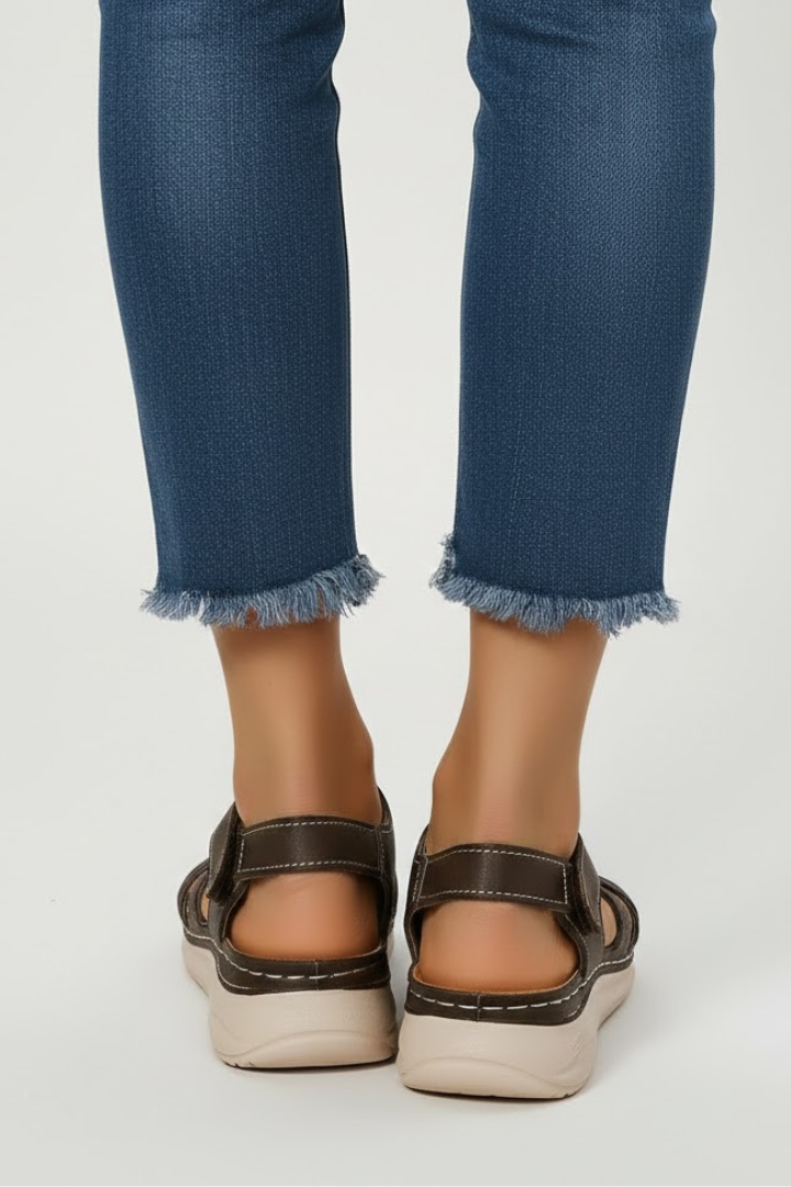 Hannah Womens Retro Strap Sandals With Buckle Fastening by Selouva